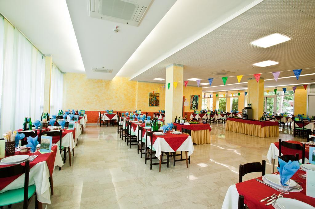 Hotel Holiday Park Bellaria-Igea Marina Esterno foto